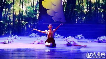 庆六一少儿文艺汇演在济上演 唱红歌演绎经典