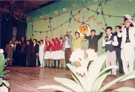 文艺演出 艺术之光照亮心灵